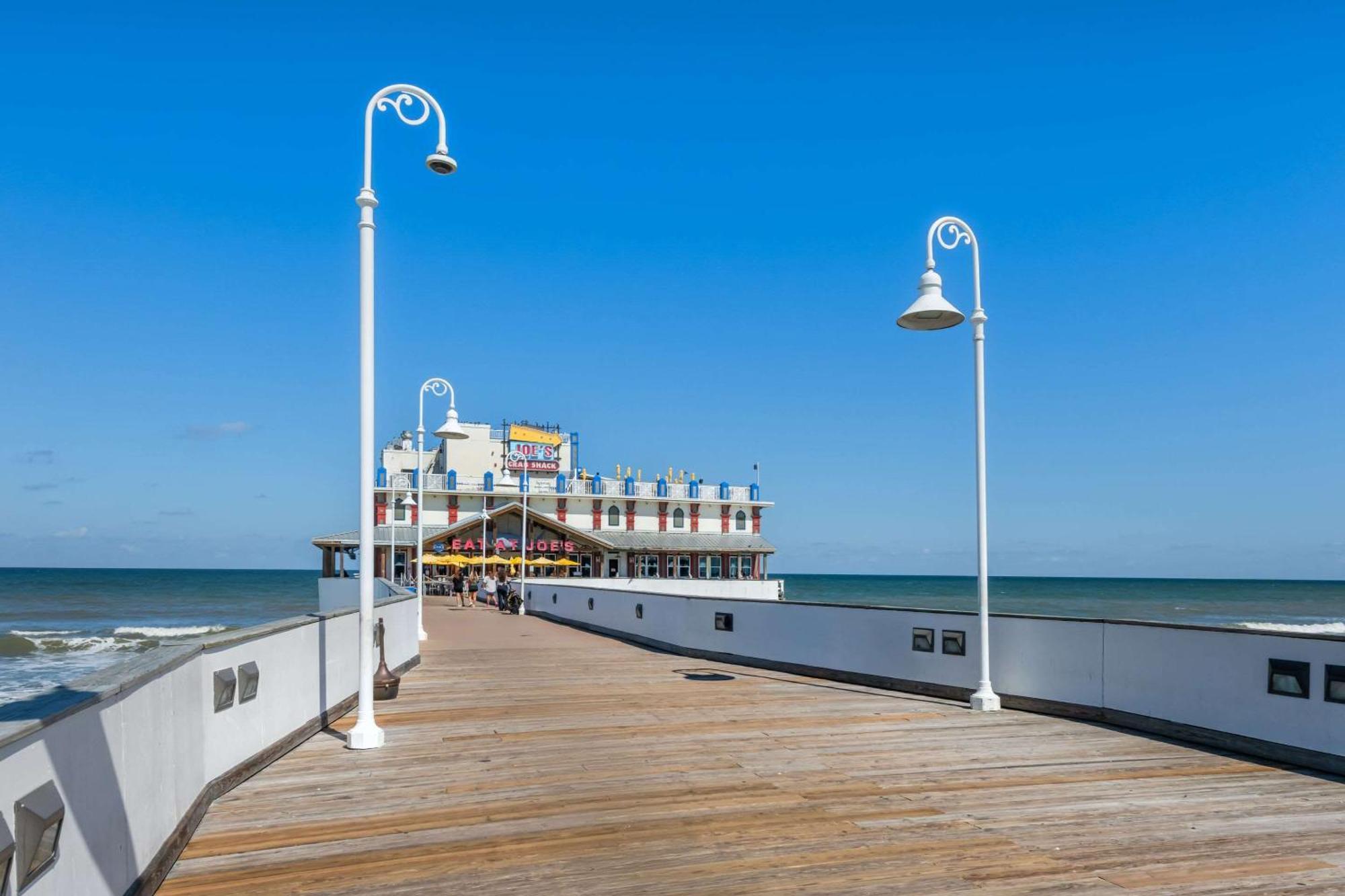 Comfort Inn & Suites Daytona Beach Oceanfront Extérieur photo