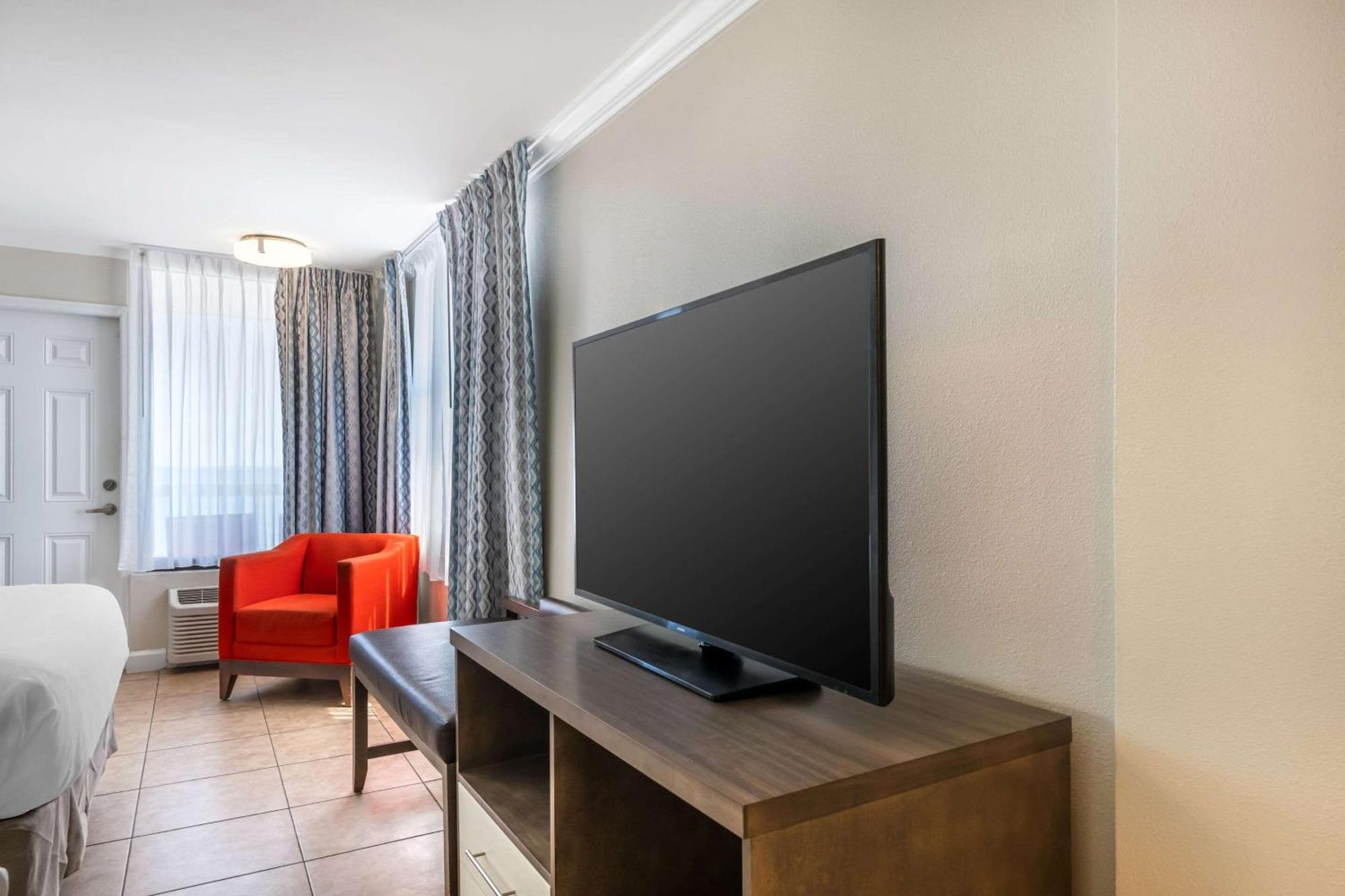 Comfort Inn & Suites Daytona Beach Oceanfront Extérieur photo